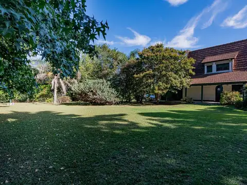 Casa en Venta con 2 cocheras