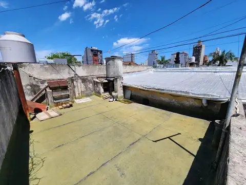 VENTA CASA LANUS CENTRO  LOTE PROPIO c/terraza
