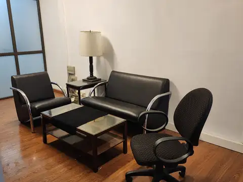 Oficina en venta en Microcentro. Enfrente de Aerolineas, con cochera. Excelente. Oportunidad.Luminosa, reciclada