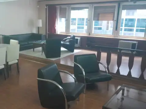 Oficina en venta en Microcentro. Enfrente de Aerolineas, con cochera. Excelente. Oportunidad.Luminosa, reciclada