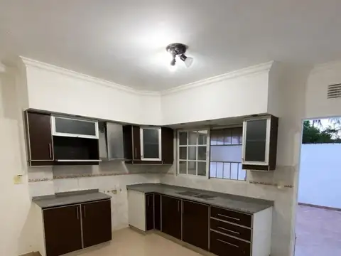 Casa en Alquiler en San Justo, $ 1.100.000