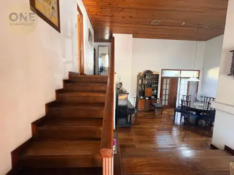 Casa en Alquiler con 1 cochera