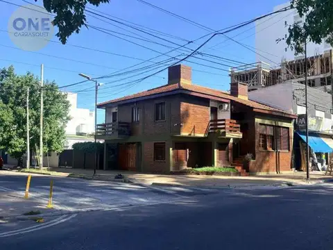 Casa en alquiler - Frente al Parque San Martín, La Plata