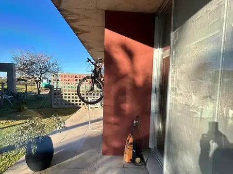 Casa en Alquiler con 4 cocheras