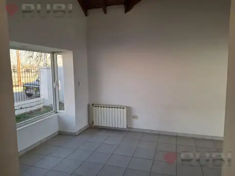 Casa en Alquiler con 2 cocheras