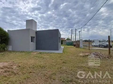 Casa 3 ambientes con 2 baños