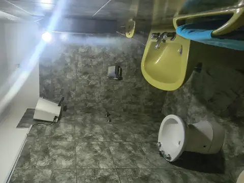 GRAN OPORTUNIDAD 3 en 1 Casa mas dos Dptos a refaccionar.