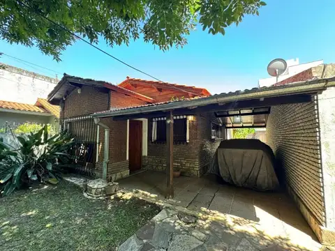 VENTA-CASA 4 AMBIENTES CON PARQUE- SAN ANTONIO PADUA