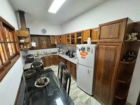 VENTA-CASA 4 AMBIENTES CON PARQUE- SAN ANTONIO PADUA