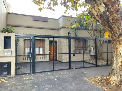 CASA en Venta 3 Ambientes Patio Terraza Villa Sarmiento