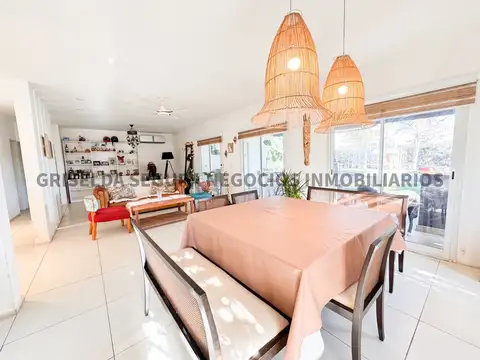 Casa 4 ambientes con 3 baños