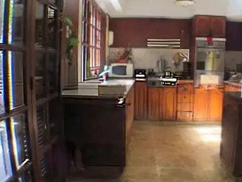 Casa en Alquiler con 2 cocheras