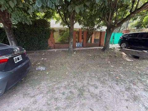 Casa 6 ambientes con 2 baños