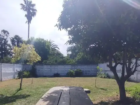 Casa de 3/4 dormitorios en Torino. Gran patio. Acepta permuta por casa en Esperanza