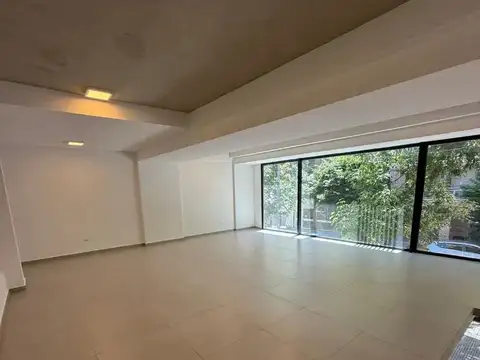 VILLA LURO.R. FALCON 6000.  LOCAL con ENTREPISO  de 132,38 Mts TOTALES