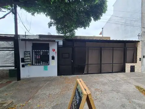 DOS CASAS EN VENTA 3 DORMITORIOS BELLA VISTA