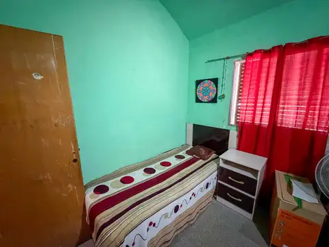 Propiedad de 4 dormitorios con patio y cochera - Apta crédito