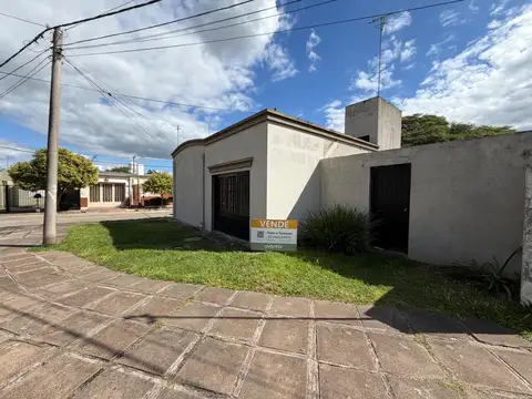 Propiedad de 4 dormitorios con patio y cochera - Apta crédito