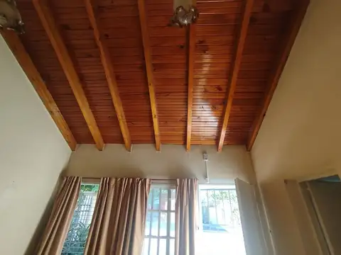 Casa 5 ambientes con 1 baño