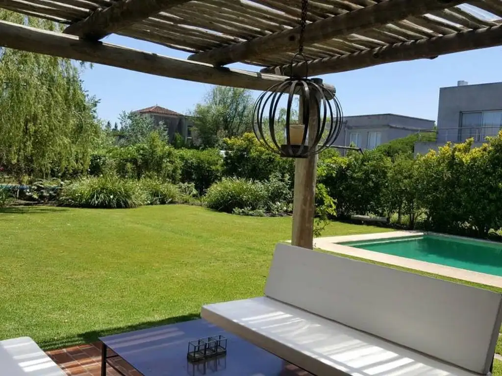 Casa en Alquiler Temporal de 480,0 m2