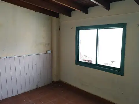 Casa Con Dependencia En Venta