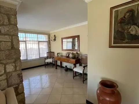 Casa 6 ambientes con 4 baños