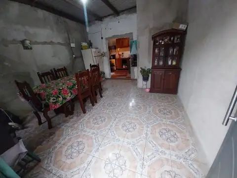 Casa 2 dormitorios, patio amplio.z