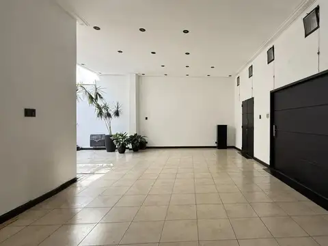 Casa de diseño en Barrio Lourdes| Patio | Terraza | Cocheras