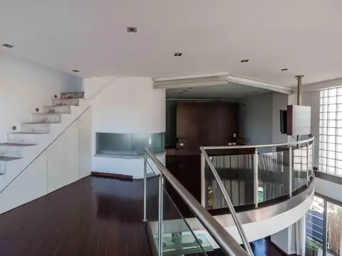 Tríplex en venta en Las Cañitas. Parrilla y pileta propias