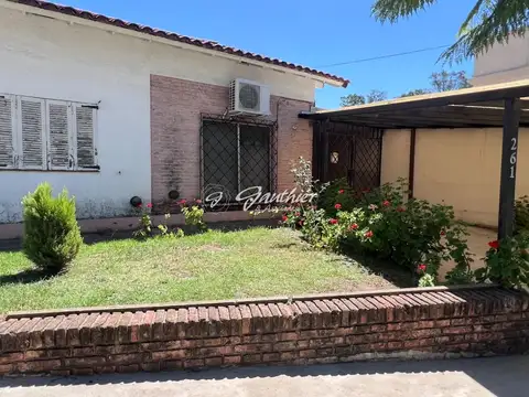 Casa en venta c/ cochera en Campana