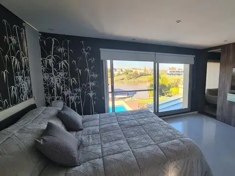 Casa en Venta con 3 cocheras