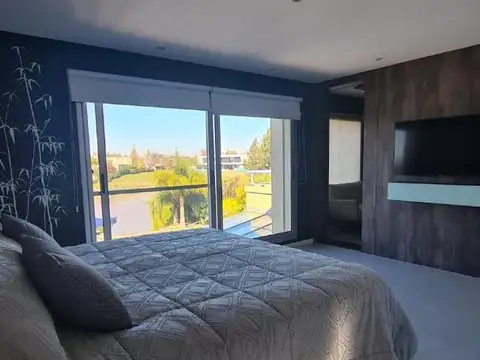 Casa en venta al rio con amarra propia San Benito Villanueva