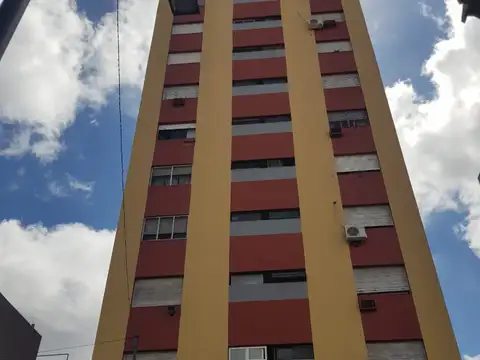 EXCELENTE DEPTO. 3 AMBIENTES AMPLIOS EN ALTURA - VISTAS Y LUMINOSIDAD  U$D 66.000