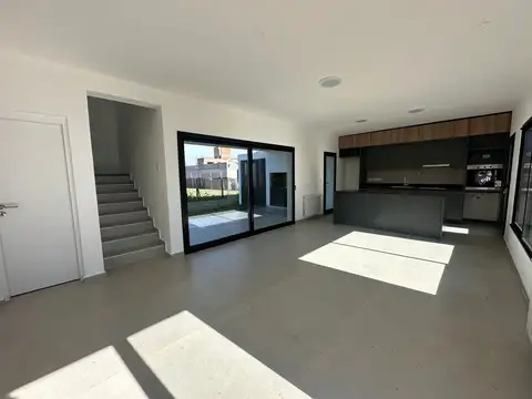 Depto Tipo Casa en Venta con 2 cocheras