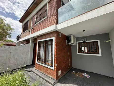 Casa Dúplex  en Alquiler en Ciudad Jardin, Tres de Febrero, G.B.A. Zona Oeste
