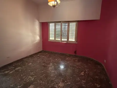 Casa 3 ambientes Lote propio con Patio y Cochera