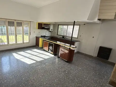 Casa 3 ambientes con 1 baño