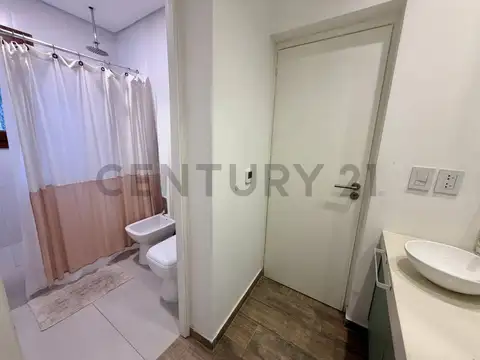 Casa 7 ambientes con 3 baños