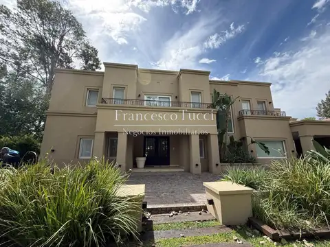 Casa en alquiler anual 7 ambientes en San Diego C.C