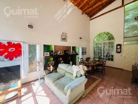 Casa 3 ambientes con 2 baños