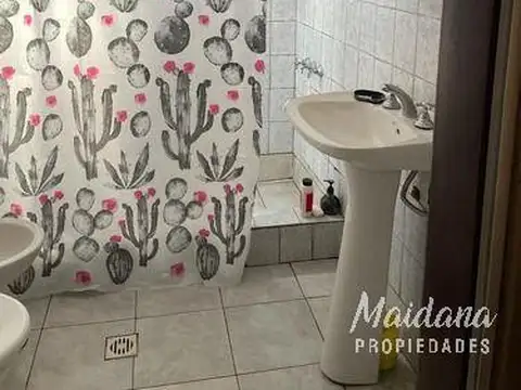 Casa en Alquiler con 1 cochera