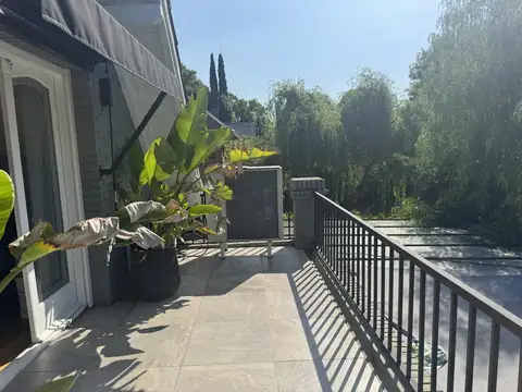 Casa en Alquiler Temporal con 4 cocheras