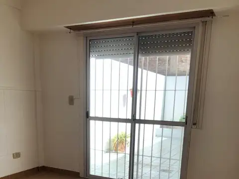 depto dos amb con patio planta baja (interno)