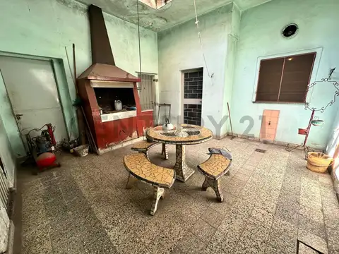 Casa 6 ambientes con 4 baños