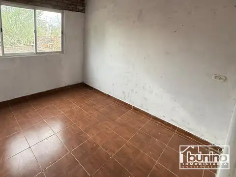 Casa 4 ambientes con 1 baño