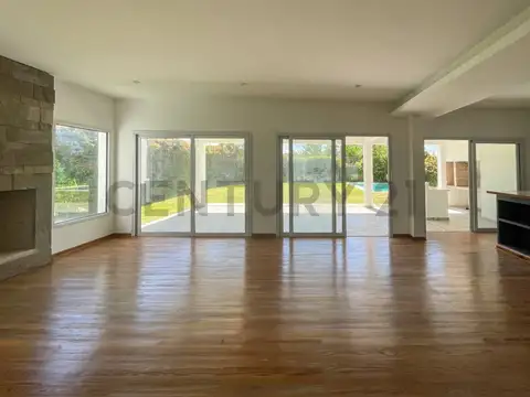 Casa 5 ambientes con 3 baños