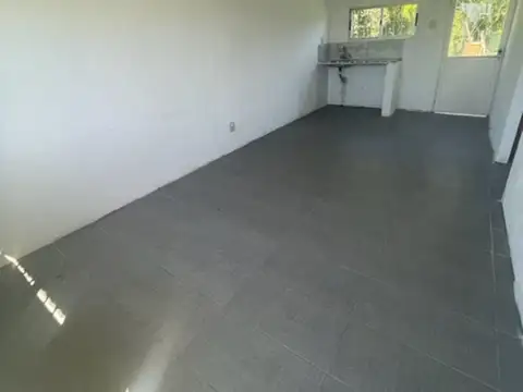 Perez Castellano Casa A entre Industria y Ruta 100