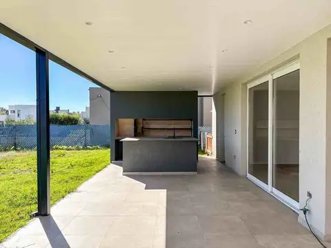 Casa 5 ambientes con 4 baños