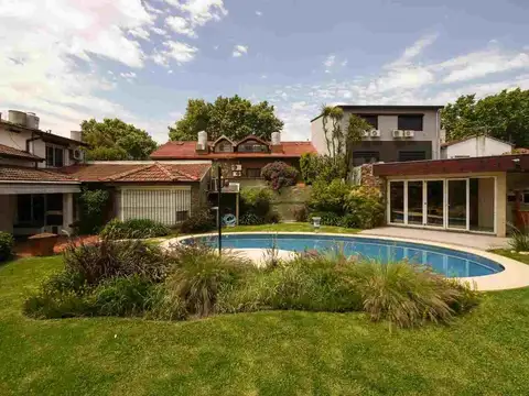 Casa apta desarrollo multifamiliar  venta  Olivos