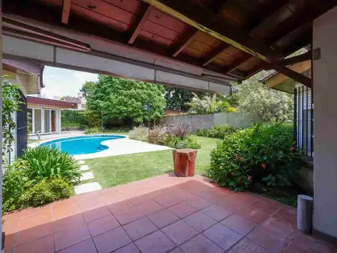 Casa 6 ambientes con 4 baños